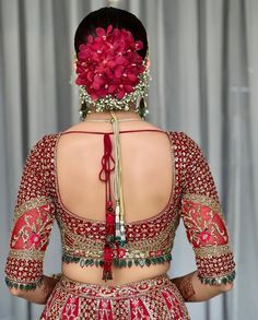 Bridal Blouse Design Hairstyles With Gajra, Lehenga Blouse Designs Back, Bridal Bun Hairstyles, Bridal Choli, Net Saree Blouse Designs, Floral Bun, New Bridal Hairstyle, Lengha Blouse Designs