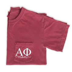 Alpha Phi Mom Comfort Colors Pocket Tee Shirt This cute pocket tee makes a great gift for any Alpha Phi mom! Comfort Colors Pocket T-shirts are pre-shrunk and have a pocket on the left chest. These shirts are very comfortable and machine washable. Please click here to view other items: http://www.etsy.com/shop/GoGreekChic Alpha Phi Bid Day, Alpha Chi Omega Shirts, Senior Things, Sorority Shirt Designs, Tri Sigma, Theta Sorority, Sorority Shirt, Pocket Tee Shirts, Alpha Gamma Delta