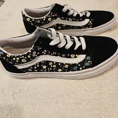 Vans Sneakers Black With Floral Design Size 6 Juniors Brand New Never Worn Vans Skate Shoes With Laces For Spring, Black Sneakers With Speckled Midsole For Spring, Black Vans Sneakers For Summer, Sneaker Painting, Vans Sk8 Hi Platform, Black Slip On Vans, Floral Vans, Sneakers Multicolor, Striped Sneakers