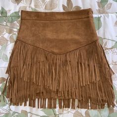 Never Worn Xs Brown Party Skort For Spring, Fitted Brown Tiered Mini Skirt, High Waist Fringe Mini Skirt For Spring, Spring High Waist Fringe Mini Skirt, Spring High Waist Fringed Mini Skirt, High Waist Fringe Skirt For Spring, Chic Brown Fringe Skirt, Fitted Fringe Mini Skirt For Spring, Fitted Fringe Skirt For Spring