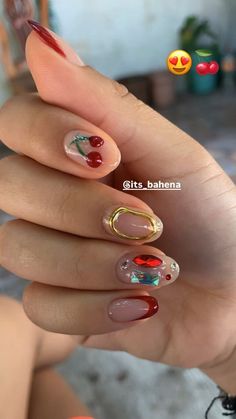 Gel Red Nails Ideas, Nail Gelish Design, Short Round Nail Designs, Red Nails With Design, Cute Manicure Ideas, Structured Gel Manicure, Best Christmas Nails, Christmas Styles, Christmas Nail Art Ideas