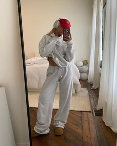 Chica Chola, Dinner Outfit Casual, Class Outfits, Sweatpants Outfits, Latina Outfits, Look Legging, Skandinavian Fashion, Dinner Outfits, Cozy Outfit