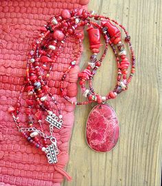 Necklace Collar Hippie, Glass Coral, Red Stone Necklace, Necklace Inspiration, Boho Cowgirl, Imperial Jasper, Craft Jewelry, Necklace Diy, Necklace Red