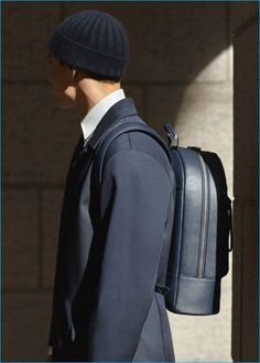 Backpack Backpack Styling, Streetwear Backpack, Mens Backpack Fashion, Gq Mens Style, Modern Backpack