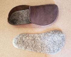 Thick Felt for Insoles – Earthingmoccasins Leather Moccasins Diy, Funky Footwear, Diy Moccasins, Homemade Shoes, Handmade Moccasins, Woolen Socks, Shoes Crochet, Diy Slippers, Jean Crafts