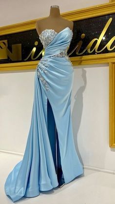 Dresses Soiree, Tiffany Color, Dress Creator, Fantastic Dress, Award Show Dresses, Bad Dresses, Dress Glamour, Carpet Outfits, Magical Dress