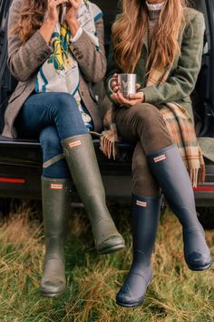 Countryside Fashion, British Country Style, Hunter Boots Outfit, Adrette Outfits, Hunter Wellies, Hunter Boot, Manolo Blahnik Heels, Country Fashion, Hunter Rain Boots