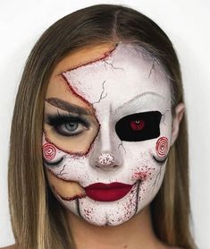 Detailed Halloween Makeup, Spooky Halloween Makeup Looks, Fantasy Halloween Makeup, Easy Artistic Makeup Ideas, Scary Halloween Makeup Women, Scream Make Up Looks, Halloween Make Up Ideas Creative, Full Face Halloween Makeup, Make Up Looks Halloween