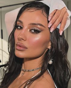 Bronze Makeup Look, 50 Aesthetic, Bronze Makeup, Fresh Makeup, Summer Makeup Looks, Glossy Makeup, Soft Glam Makeup, Ethereal Makeup, Glam Makeup Look