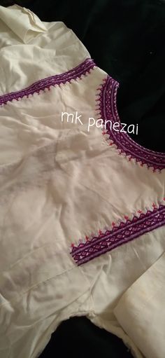 Sindhi Embroidery Dresses, Sindhi Dress, Baby Mehndi, Balochi Dresses, Balochi Embroidery, Sindhi Embroidery, Kurta Embroidery, Baby Mehndi Design, Boutique Designs