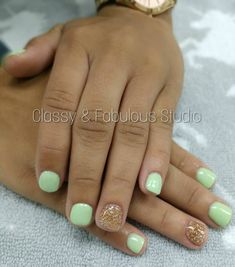 Summer Nails 2018, Cheerleader Pom Poms, 2019 Nails, Ring Finger Nails, Chrome Nail Powder, Fall Manicure, Nails Green