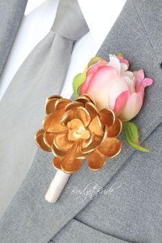 a boutonniere with a flower on it