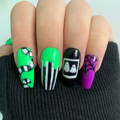 Get ready for spooky season with these Halloween nail designs that will level up your costume game! From classic jack-o'-lanterns to creepy cobwebs, this tutorial will show you how to create the perfect manicure for the scariest night of the year. Whether you're a beginner or a nail art pro, these designs are sure to impress at any Halloween party. Simple Beetlejuice Nails, Short Beetlejuice Nails, Beetlejuice Inspired Nails, Goosebumps Nails, Adams Family Nails, Bettle Juice Nail Ideas, Beetlejuice Nails Short, Beetlejuice Nails Acrylic, Tim Burton Nail Art