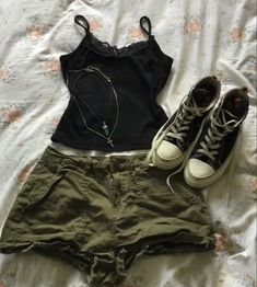 Y2k Grunge Beach Outfit, Y2k Outfits Faceless, Black Couqutte Outfits, Acedamia Outfits Summer, Casual Pretty Outfits Summer, Earthy Outfits Aesthetic Summer, Summer Outfits Y2k Grunge, Outfit Ideas Summer Y2k, Grunge Outfit Ideas Summer