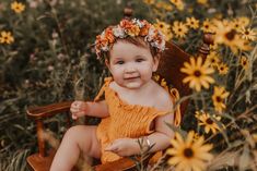 One Year Sunflower Photoshoot, Sunflower One Year Old Pictures, One Year Old Sunflower Photoshoot, Outdoor 1 Year Pictures, Zinnia Photoshoot, Fall One Year Photoshoot, Spring Picture Ideas, One Year Photos