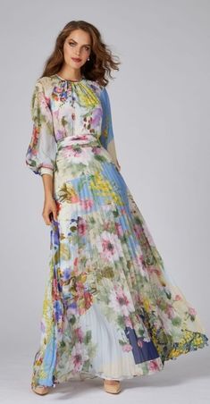 Casual Maxi Dress Outfit, Architecture Wedding, Trendy Maxi Dresses, Pleated Gown, Teri Jon, Maxi Dress Outfit, Floral Wedding Dress, Fashion Institute, Bohemian Maxi Dress