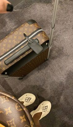 Lv Suitcase, Couple Sneakers, Luggage Black, Airport Aesthetic, Fast Life, Beach At Night, Rich Girl Lifestyle, Luxe Life