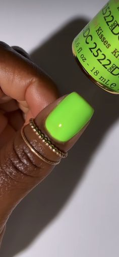 Neon Shellac Nails, Lime Green Short Nails, Braider Nails, Pedi Colors, Best Toe Nail Color, Lime Nails, Nail Laquer, Gel Nails Diy, Pretty Nail Designs