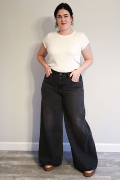 FINDING THE BEST BAGGY + WIDE-LEG JEANS FOR CURVES | It's time for an epic roundup of baggy + wide-leg jeans (think: loose flares & slouchy but flattering styles), but do they work for curves? | #TheMomEditStyle #WideLegJeans #BaggyJeans #WideLegJeansWomen #BlackBaggyJeans #RippedJeans #BlackWideLegJeans #CroppedWideLegJeans #HighWaistedWideLegJeans #LowRiseBaggyJeans #BaggyMomJeans #BaggyPants90s #CurvyJeans #MidsizeFashion #OversizedJeans #SuperBaggyJeans #HighRiseJeans Plus Size Wide Jeans, Stretchy Wide Leg Jeans, Slouchy Wide Leg Jeans Outfit, Wide Leg Black Pants Outfit Plus Size, Wide Leg Jeans For Thick Thighs, Wide Leg Jeans Curvy Outfit, Plus Size Wide Leg Jeans Outfit Fall, High Waist Baggy Jeans Outfit, Plus Wide Leg Jeans Outfit