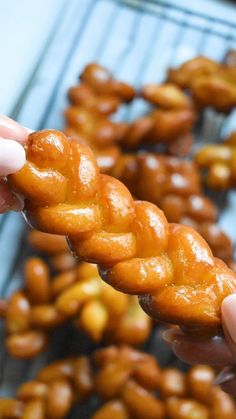 A plate of golden-brown Koeksisters, a traditional South African treat. These twisted pastries are soaked in sweet syrup and evoke a sense of sweet nostalgia and cultural pride. #Koeksisters #SouthAfricanTreat #SweetNostalgia South African Crunchies, Easy Koeksisters Recipe, South Africa Food Recipes, Koeksisters South Africa Recipes, Crunchies Recipe South Africa, Twisted Pastries, South African Food Recipes, Koeksister Recipe South Africa, African Bread