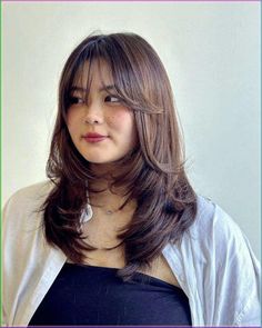 15 Haircut Ideas for Round Faces with Double Chin Haircut For Short Face, Cute Female Haircuts, Best Haircut For Round Face Curly Hair, Haircut Ideas Chubby Face, Round Hairstyles Face, Short Hair For Round Face Chubby Cheeks, Korean Hairstyle Medium Round Faces, Haircut For Rounded Face, Curtain Bangs Circle Face