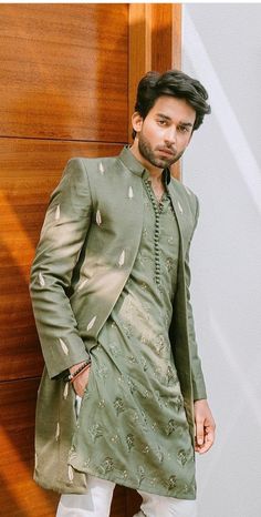 Man Kurta Designs Style, Kurta Outfits For Men, Boys Traditional Wear Indian, Mehendi Outfits For Men, Make Up Guide, Wedding Dresses Men, Boys Kurta Design