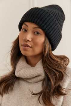 Soyez prêtes à affronter l'hiver avec cette tuque en rib. Aussi belle que confortable, vous allez l'adorer! Tuque en tricot en rib À noter que le revers n'est pas cousu Taille unique 47% acrylic, 25% nylon, 28% pbt (polybutylene terephthalate) Sun With Sunglasses, Turtleneck Sweater Dress, Essential Oil Candles, Cardigan Shirt, Socks And Tights, Lingerie Romper, Skirt Leggings