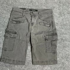 Nwt- J Brand Grayson Cargo Shorts In Vintage Black Size 25. Gray Mid-rise Bottoms With Cargo Pockets, Mid-rise Gray Bottoms With Cargo Pockets, Short Gray Pants With Pockets, Gray Short Length Pants With Pockets, Gray Cargo Shorts With Pockets, Gray Cargo Shorts With Side Pockets, Gray Mid-rise Shorts With Pockets, Gray Shorts With Pockets, Gray Cargo Shorts