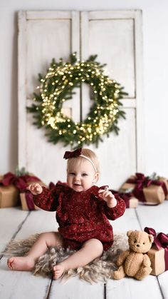 Santa Pictures With Baby, Boho Christmas Photoshoot Studio, Christmas Baby Photoshoot 1 Year, In Studio Christmas Photos, New Years Studio Photoshoot, Christmas Mini Photoshoot Ideas, Christmas Cookie Photoshoot, Christmas Birthday Photoshoot, Gingerbread Photoshoot