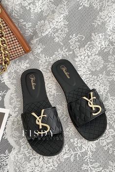 Fisdy - Premium Slip-on Sandals for Fashionable Comfort - Stylish Anti-slip Flat Beach Slides Beach Slides, Pvc Material, Shoe Size Chart, Slip On Sandal, Slides, Alphabet, Slip On, Women Shoes, Sandals