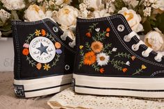 Small Flower Embroidery, Converse 1970s, Embroidered Patterns, Clothes Embroidery Diy, Boho Beauty