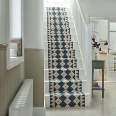 the stairs are decorated with blue and white tiles