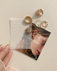 Jewelry Packaging Design, Jewelry Photography Styling, Mode Crochet, Jewelry Photoshoot, 카드 디자인, 背景 シンプル, Beige Aesthetic, Jewelry Photography