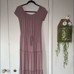 Mauve Short Sleeve Midi Dress. Brand New Without Tags. Never Worn. Super Cute, But Fits More Of A Small/Medium. Casual Mauve Maxi Dress For Spring, Casual Mauve Summer Dress, Casual Flowy Mauve Dress, Flowy Mauve Maxi Dress For Summer, Mauve Maxi Dress For Summer, Mid Dress, Short Sleeve Midi Dress, Midi Short Sleeve Dress, Hip Dress