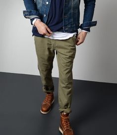 Olive Green Pants Outfit Men Casual, Army Green Pants Outfit Men, Mens Green Chinos, Green Jeans Outfit Men, Green Chinos Outfit Men, Mens Green Pants, Navy Denim Jacket, Herren Style