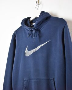 Label size Large Recommended size Small How it fits Regular Pit to pit 22″ Shoulder to bottom 26″ Flaws Photos show marks if any Material Cotton Era 10s+ Colour Navy Skater Brands, Navy Nike, Skater Aesthetic, Tracksuit Tops, Nike Vintage, Y2k Skater, Nike Hoodie, Rugby Shirt, Short Shirts