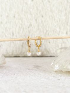 HELLO MOONSTONE  >> super light and comfortable to wear >> 18K Gold Plated with 92.5 sterling silver >> Perfect for cartilage piercing or hugging the lobe >> Hoop is 1cm in Diameter >> Features Dainty Pearls Please note: All orders are packed with care in a beautiful reusable Gift bag :)   .  QUESTIONS? WE WOULD LOVE TO HELP YOU 😊 Please contact us and we will get back to you as soon as we can.  HELLO MOONSTONE COLLECTION  ☾ SHOP : https://www.etsy.com/au/shop/HelloMoonstone?ref=seller-platform-mcnav ☾EAR CUFF: https://www.etsy.com/au/shop/HelloMoonstone?ref=seller-platform-mcnav§ion_id=24369875 ☾SILVER EARRINGS: https://www.etsy.com/au/shop/HelloMoonstone?ref=seller-platform-mcnav§ion_id=28721853 ☾GOLD EARRINGS: https://www.etsy.com/au/shop/HelloMoonstone?ref=seller-platform-mcnav§ion_id Delicate White Hypoallergenic Huggie Earrings, Everyday White Huggie Cartilage Earrings, Dainty White Huggie Dangle Earrings, Dainty White Dangle Huggie Earrings, White Hypoallergenic Dangle Cartilage Earrings, Dainty White Hypoallergenic Huggie Earrings, Cartilage Ring, Natural Clothing, Knuckle Rings