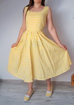 💛 Move to the 50s! In a wonderful creation!  💛 For sale, hand sewn Vintage style dress! All made of airy natural cotton! Beautiful white and yellow checkered pattern that everyone will pay attention to! The dress is new, not worn,  💛 Dress in size M/L (EU size). 💛 Enjoy your beautiful dress! 1950s Yellow Dress, Retro Yellow Dress For Picnic, 1950s Style Gingham Cotton Dress, Yellow Cotton Dress For Picnic, Yellow Cotton Retro Vintage Dress, Vintage Clothing Styles, Housewife Dress, Yellow Checkered, Dresses Yellow