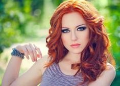 Makeup for redheads with blue eyes, smokey eye makeup for redheads Trucco Smokey Eye, Wedding Makeup Redhead, Hair Colour For Green Eyes, Fiery Redhead, Hair Color For Fair Skin, Red Hair Blue Eyes, Fair Skin Makeup