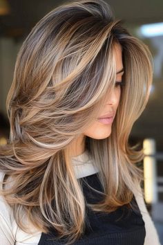 35 Stunning Butterfly Haircut Ideas That Will Inspire Your Next Look - Flo's Blog Layered Highlights Brown Hair, Long Hair Colors Ideas, Butterfly Haircut With Highlights, Hair Color Balayage Blonde, Butterfly Haircut With Curtain Bangs, Hair Cuts 2020, Butterfly Hairstyles, Long Hairstyles With Bangs, Butterfly Layers