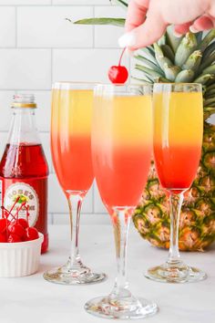 Tropical Sunrise Pineapple Mimosa Recipe Pineapple Mimosa Recipe, Pineapple Mimosa, Mimosa Punch, Classic Mimosa, Mimosa Recipe, Cocktail Drinks Alcoholic, Liquor Drinks, Recipe Cover, Tropical Twist