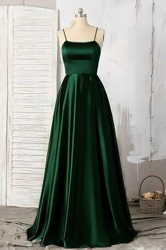 Emerald Green Prom Dresses Long Green Homecoming Dresses, Evening Party Dress Classy Long, Green Dress Prom Aesthetic, Grad Dresses Dark Green, Emerald Dress Formal Long, Grad Dresses Silk, Prom Tulle Dresses, Green Prom Dress Midsize, Emerald Dresses Formal