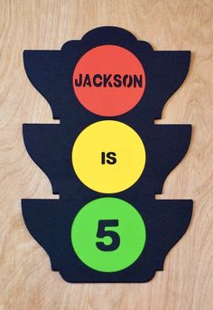 a traffic light that says jackson is 5 on the front and five on the back