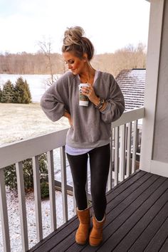 Shoes With Leggings, Victoria Emerson, Look Adidas, Arm Party, Casual Winter Outfits, Valentines Nails