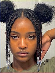 Oh my gosh, this is the best hair hack EVER!  Thank you to @quintymijam for sharing!! Unique Curly Hairstyles, Msm Hair Growth, Hairstyles For Short Natural Hair, Black Hair Growth, Short Natural Hair, Natural African American Hairstyles, Hairstyle Bun, Short Hair Black, Vitamins For Hair Growth