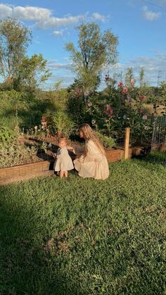 Cottage Farm Aesthetic, Garden Mom Aesthetic, Nature Mom Aesthetic, Family Farm Aesthetic, Country Family Aesthetic, Cottagecore Family, Country Living Aesthetic, Country Side Living, Farm Life Aesthetic