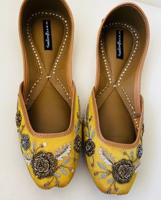 Timeless beauty is 'YELLOW VIBES' to be clubbed with any outfit to get the stunning glaze. This subtle yellow jutti with bulge beads, beads, zari embroidery is a contemporary classic pair of juttis which is a perfect accompaniment to just about anything. *Perfect for wedding and as bridesmaid gift. *Perfect for haldi ceremony. *Ethnic Shoes/Women Flats/Handmade Indian Designer Women Shoes or Slippers/Royal shoes/traditional style Women SPECIFICATIONS: *Upper/Panna -Yellow silk fabric base with g Yellow Jutti, Yellow Wedding Shoes, Royal Shoes, Shoes Beaded, Wedding Shoes Women, Bronze Shoes, Zari Embroidery, Punjabi Jutti, Haldi Ceremony