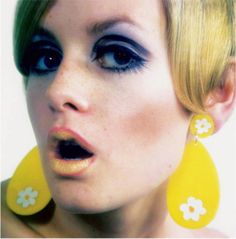 Twiggy 60s Twiggy, 1960s Makeup, 1960s Earrings, 1960s Looks, 60s Earrings