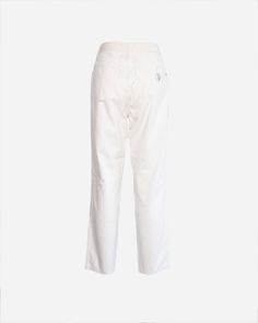 Moschino Jeans, white trousers in 100% cotton, high waist, pockets, heart-shaped pocket on the back with metal plaque of the peace sign, front closure with gold buttons, size M Small seam on the back pocket (see photo) WAIST: 13,26 INCH HIPS: 21,06 INCH CROTCH: 11,7 INCH LENGHT: 39,00 INCH NOTE: Our company has a specialization in selling vintage and second-hand clothing and accessories. All the garments are carefully selected and offered for sale in excellent condition. The garments and accesso White Tapered Leg Cotton Chinos, White High-waisted Pants With Five Pockets, White Cotton Pants With Five Pockets, White Straight Leg Chinos With Pockets, White Relaxed Fit Straight Leg Chinos, White Tapered Leg Chinos With Pockets, White Relaxed Fit Chinos With Pockets, Moschino Jeans, White Trousers