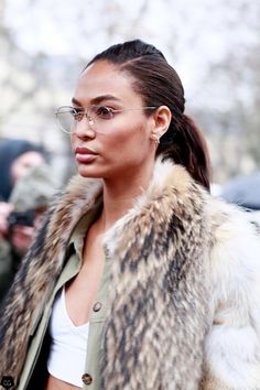 street style// cool glasses Daily Fashion Inspiration, Joan Smalls, Cool Glasses, Bold Lips, Street Style Chic, Street Style Inspiration, Street Chic, Lisbon, Get Dressed